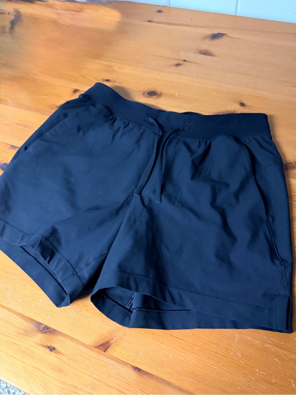 Men’s Lululemon Black Athletic Drawstring Shorts - S, 7” length
